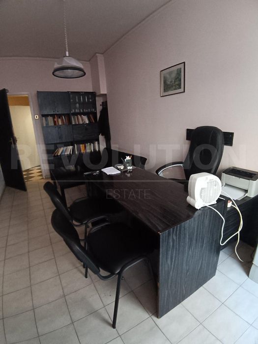 Тристаен апартамент в Центъра на София