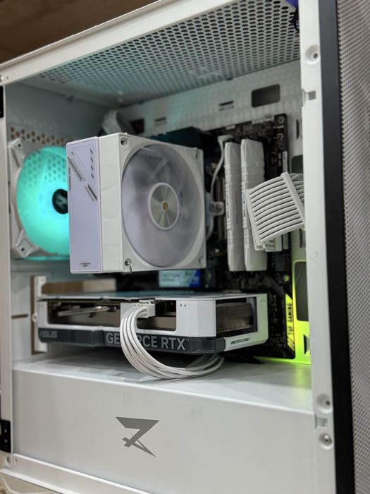 Белый игровой компьютер RTX