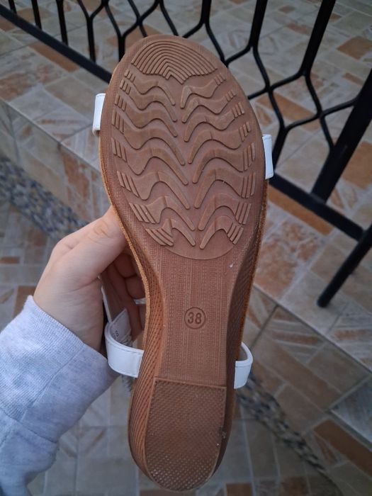 Елегантни бели сандали с камъни - Tendenz Comfort