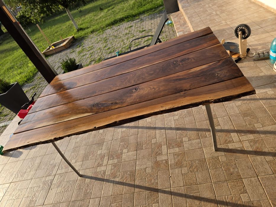 Masa lemn masiv nuc si picioare aluminiu