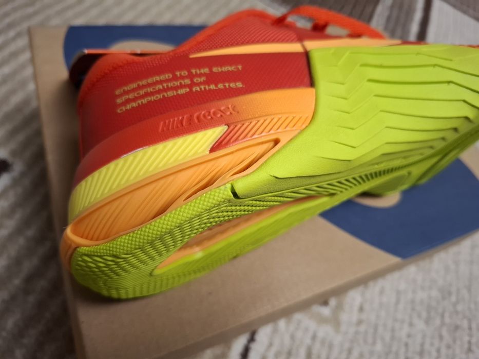 Кроссовки беговые