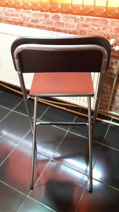 Продавам бар столови