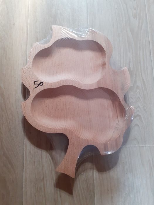 Platou frunză pt servit din lemn.