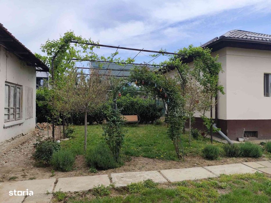 Albesti, Simnicu de Sus- Casa batraneasca cu teren de 542 mp