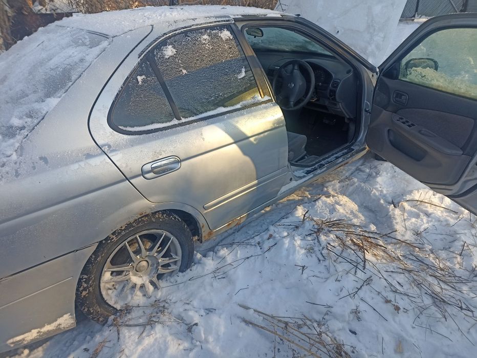 Hussan sunny 2003. 1.5  седан  АКПП