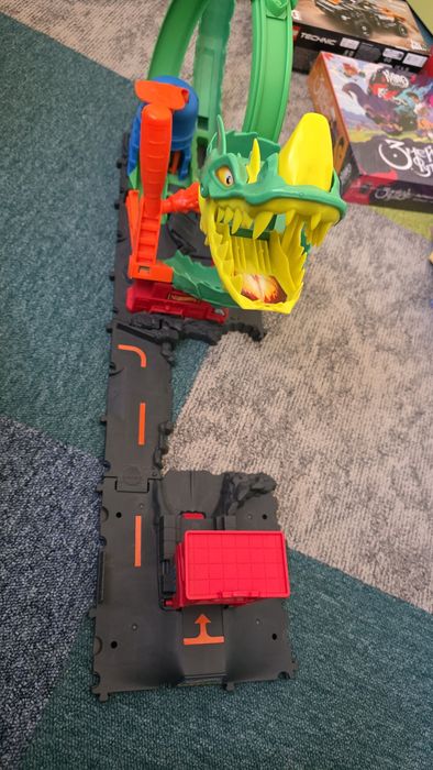 Комплект за игра Hot Wheels City - Dragon Drive Firefight