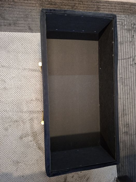 Стилна черна табуретка тип ракла