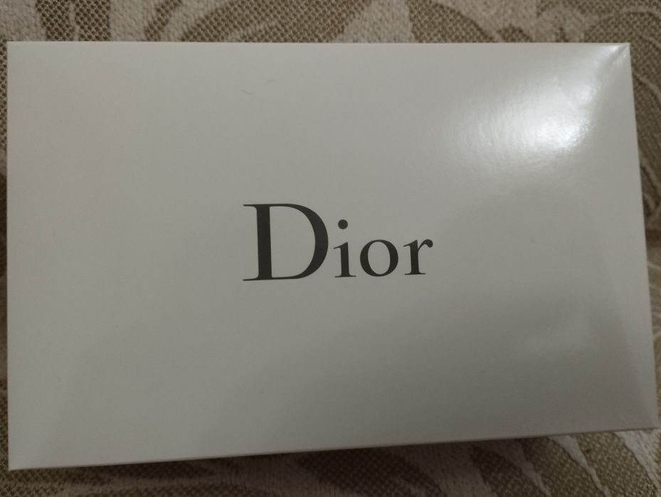 Косметичка Dior..