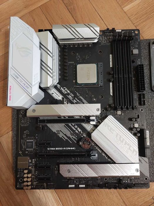 AMD Ryzen 7 5800X + Asus Rog StriX B550-A Gaming