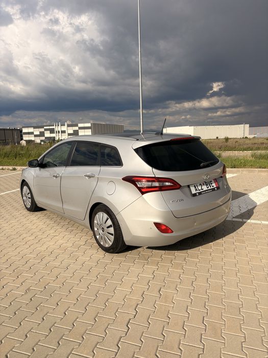 Hyndai i30 Premium  1.6 бензин