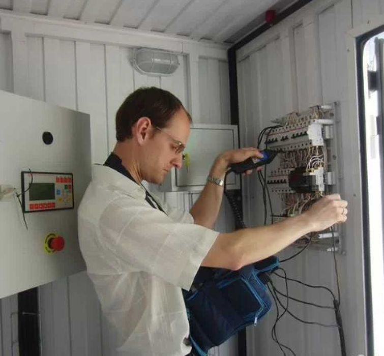 Услуги электрика: замена проводки, установка люстры, подключение!