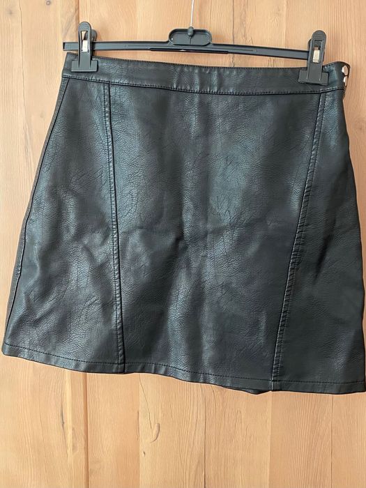 Zara кожена пола и 2 панталона.