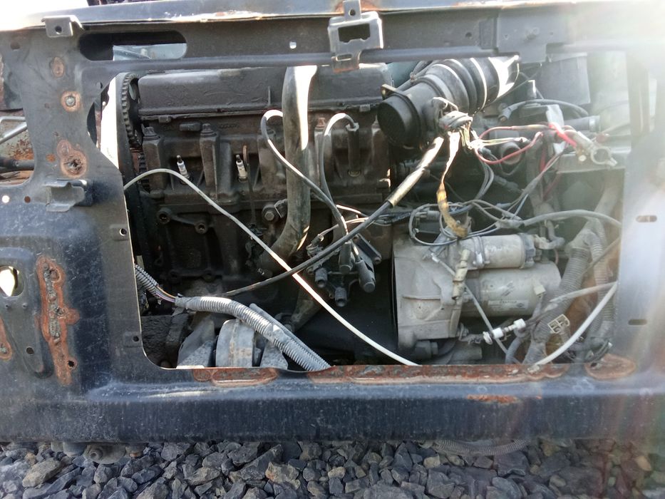 Продам двигатель с коробкой