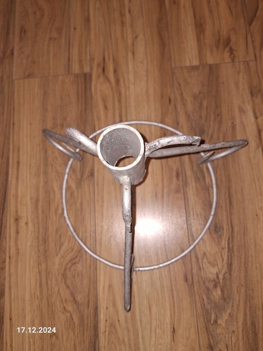 Suport brad Craciun metalic, diametru la baza 40cm