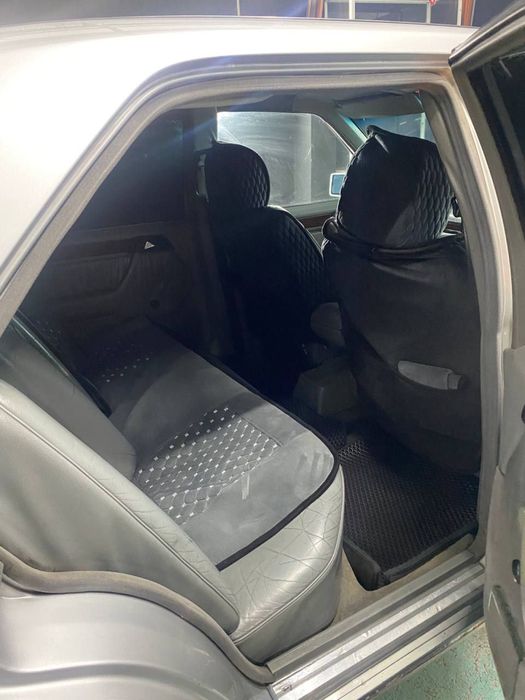 Мерседес Е220 w124