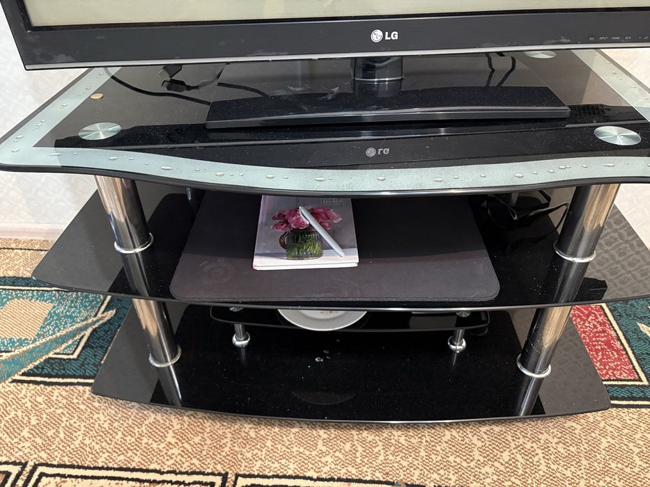 Продам столик журнальный