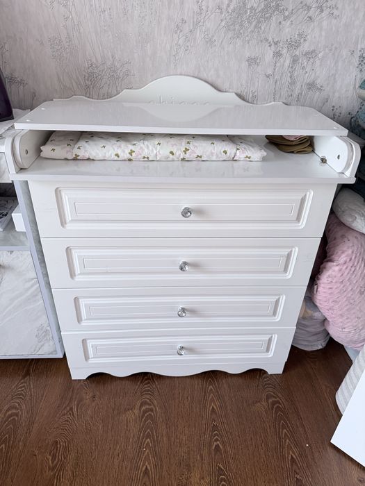 Срочно! Продам шкаф и комод. Кто заберет сегодня отдам все за 100$