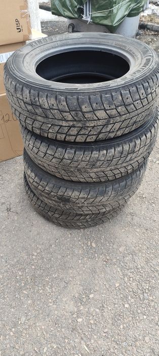 Продам шины 235/65/17