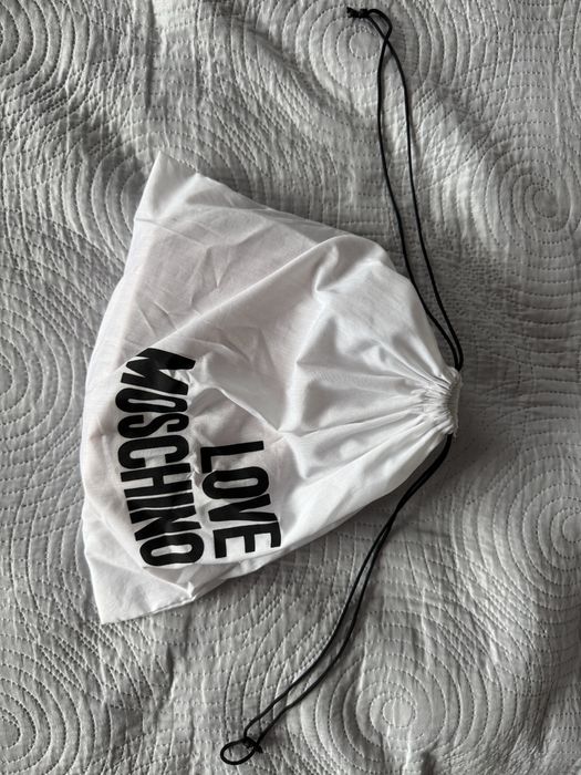 Чанта Love Moschino; пепел от рози