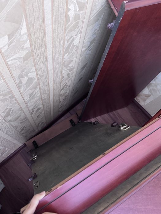 Стол для гостинной