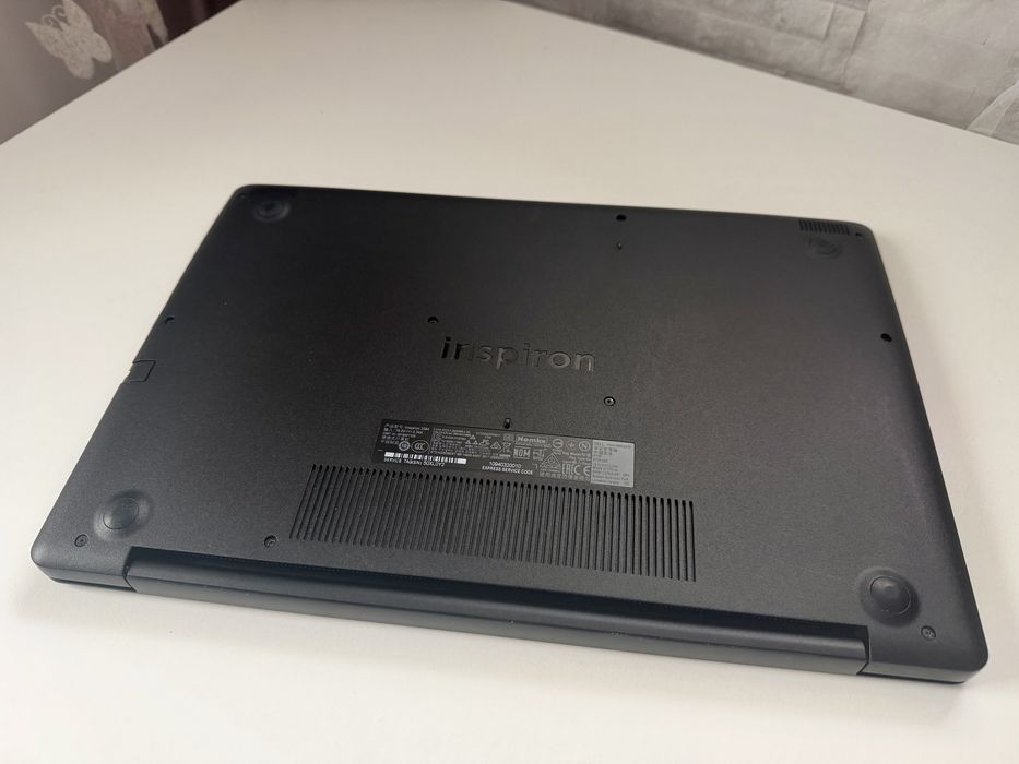 Laptop Dell Inspirion 3584, tastatura si mouse