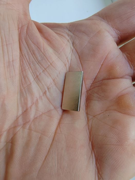 Магниты для сьемного монтажа.