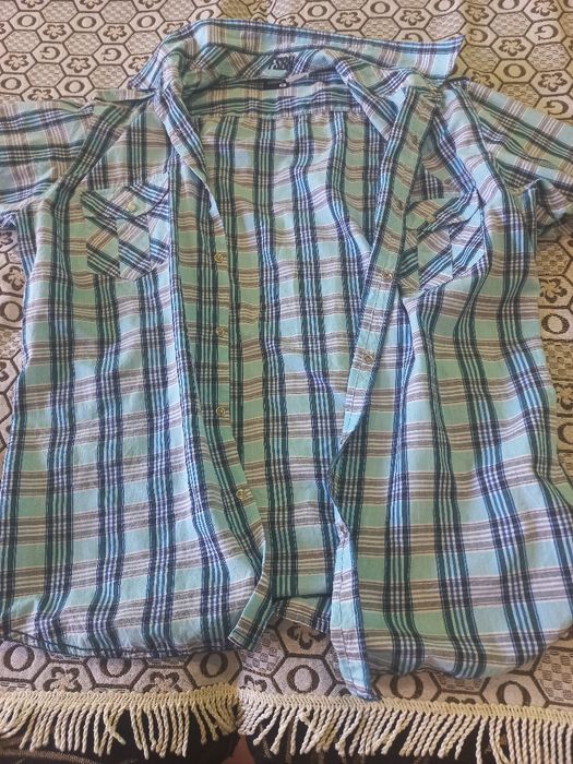 Продавам мъжки ризи.