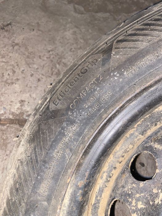 Продавам комплект Goodyear EfficientGrip  COMPACT 2 175/65R14 със стоманени джанти.