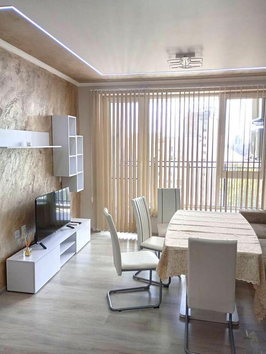 Дава се под наем Тристаен апартамент в Бургас, Изгрев - 85 кв.м за 816 € - Снимка #2