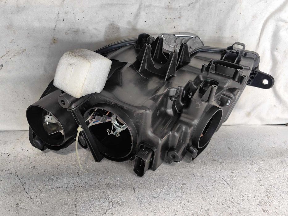 НОВ фар Шкода Суперб  Skoda Superb