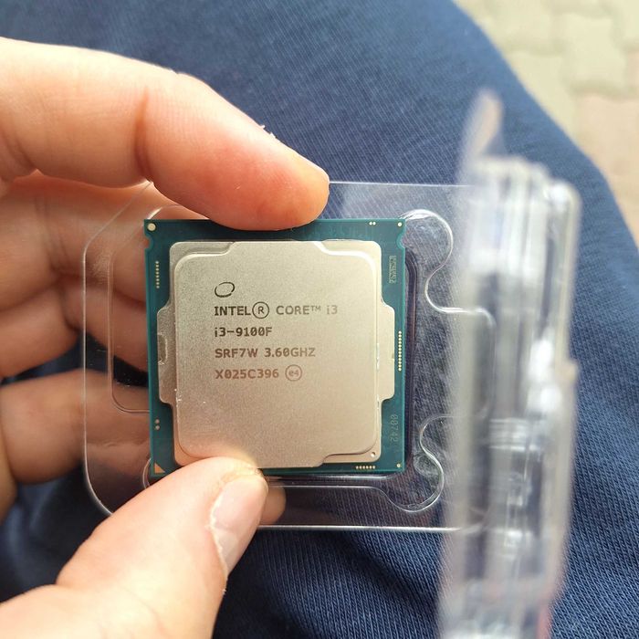 Procesor I3 9100F + cooler intel