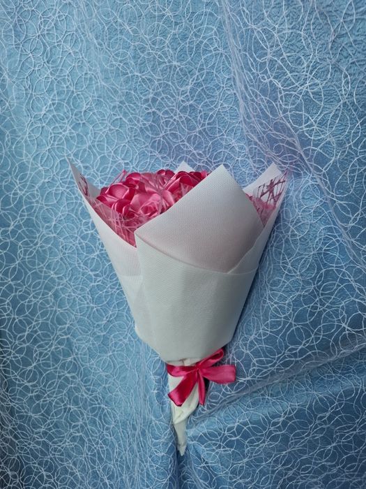 Цветы из аталасной ленты