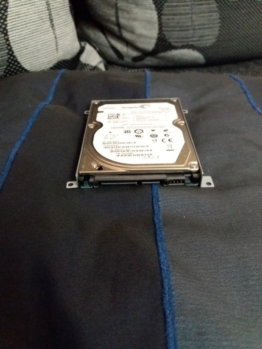 Продавам хард диск 640 GB.