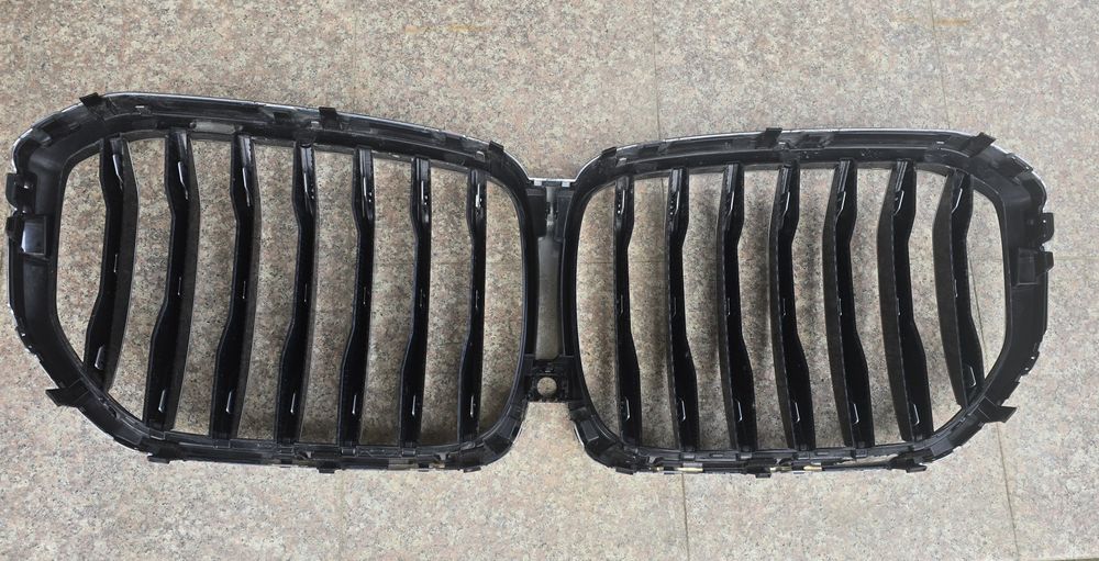 Оригинална решетка за BMW G05