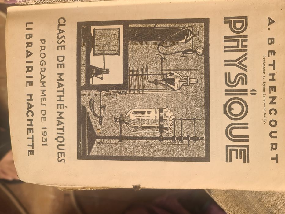 Vând Pachet 11 cărți tehnice vechi: fizică, chimie, electrotehnică, inginerie, mecanică. Ediții 1907–1951, germană/franceză. Pentru colecționari.