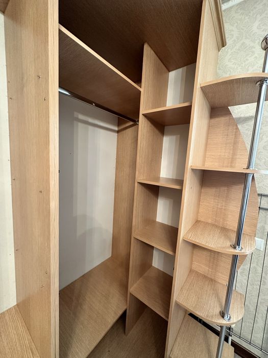 Продам угловой шкаф