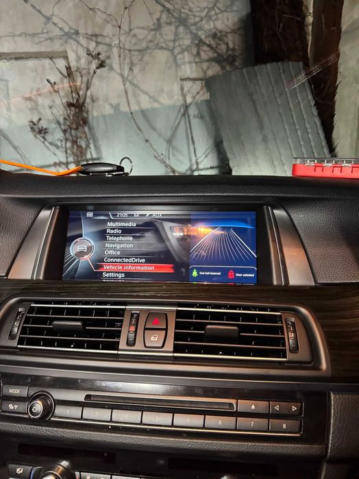Navigatie BMW Seria 5 F10/F11 Linux CarPlay & Android Auto