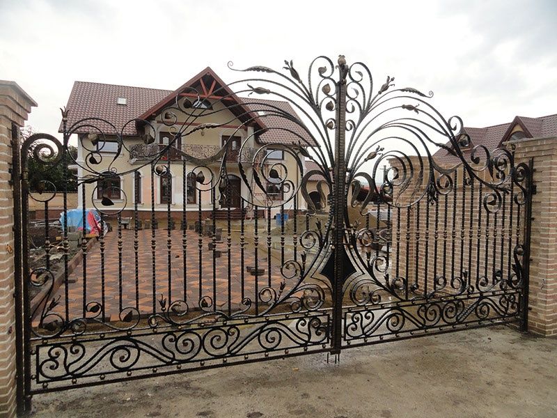 Porți și garduri din fier forjat