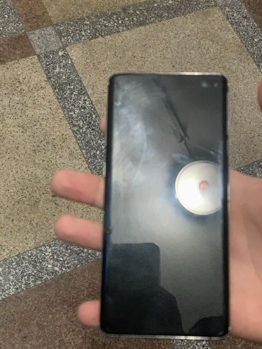 Samsung S10 plus на 512ГБ/8гб