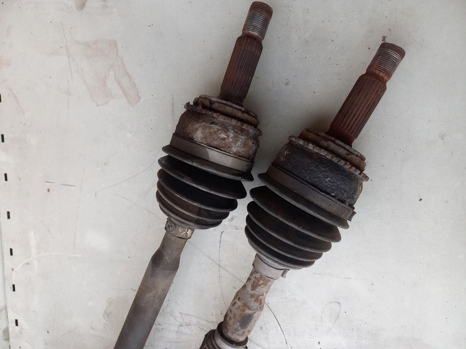 Полуоски Mitsubishi Outlander 2.0i