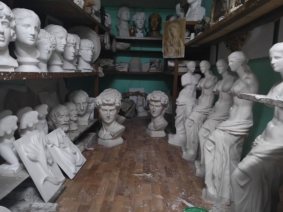 Скульптуры, Статуи.