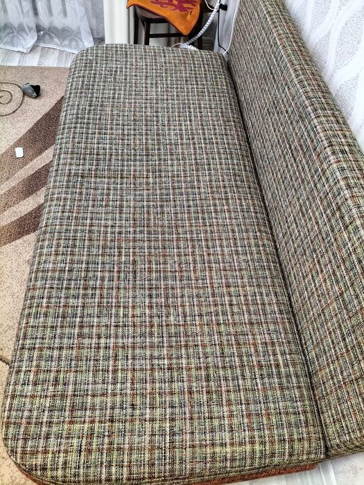 Продам диван .. .