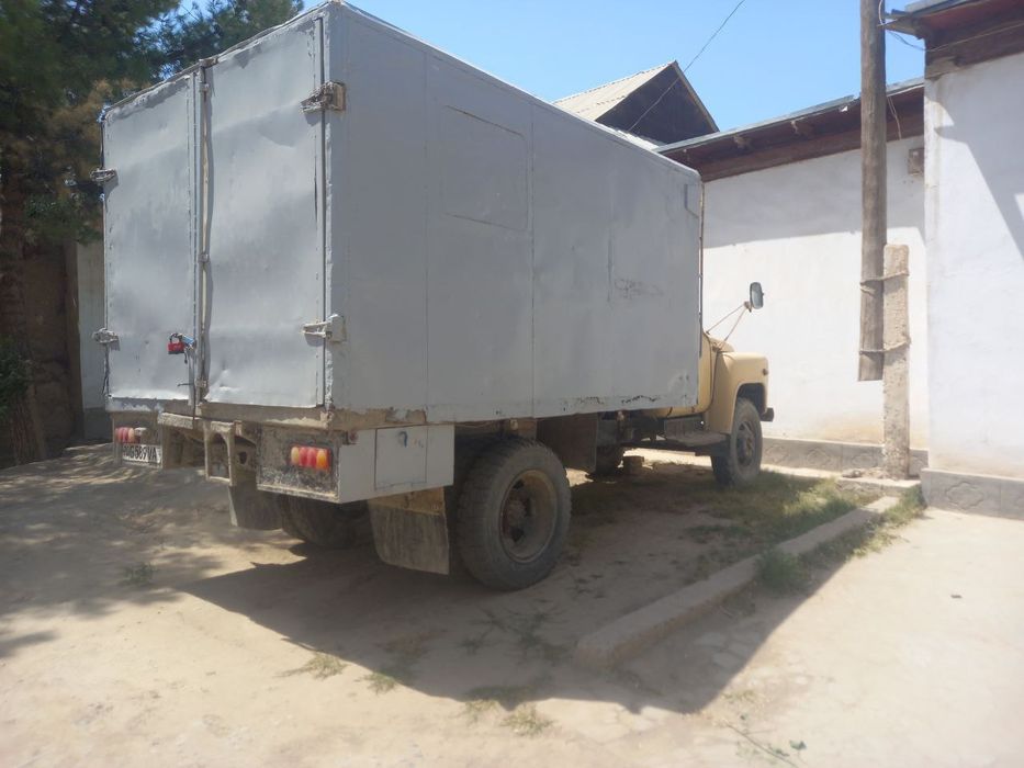 Gaz 53. 1983-yil ishlab chiqarilgan.