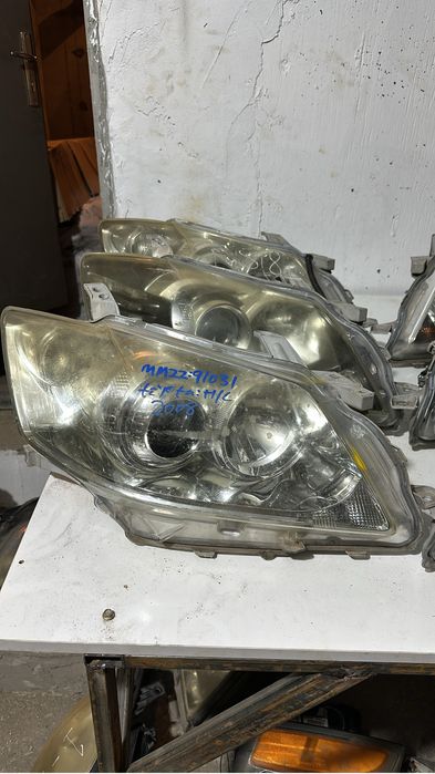 Фары на Toyota Aureon