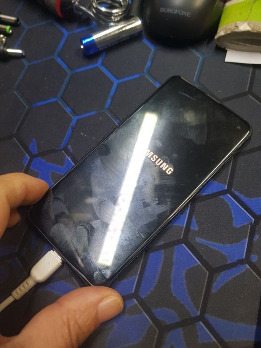 Samsung s10e продам