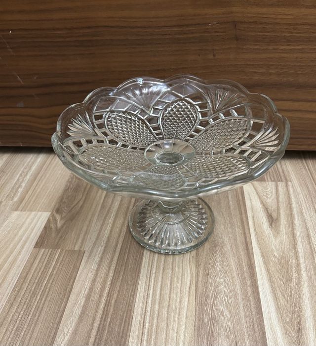 Ваза для фруктов на ножке