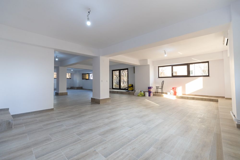 Spatiu comercial de inchiriat - Banat -amenajat NOU 130 mp -3 loc parc