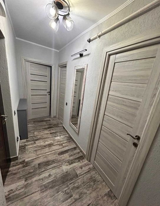 Vand apartament doua camere decomandat, central et.2