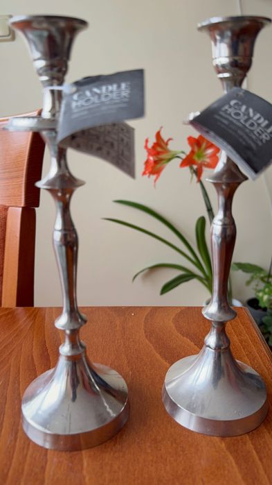 Два метални свещника