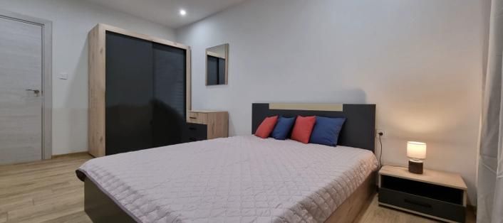 Дава се под наем Тристаен апартамент в Пловдив, Съдийски - 110 кв.м за 850 € - Снимка #2